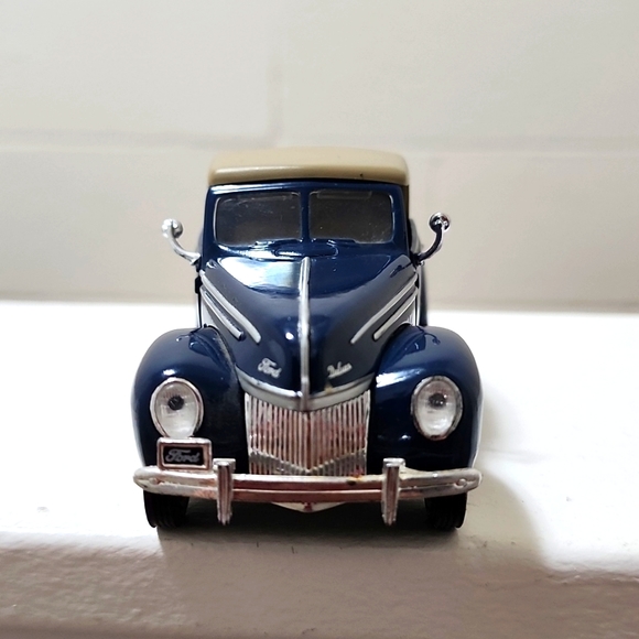 VINTAGE 1939 Ford Deluxe Convertible Coup - Picture 2 of 7